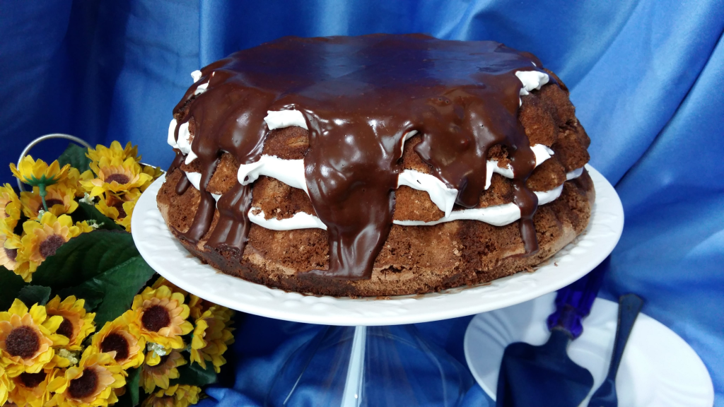 Торта с белтъчен крем и шоколадов ганаш