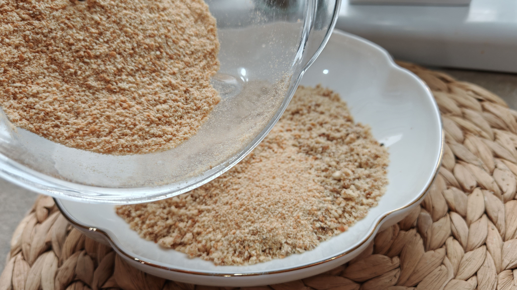 Бисквитено руло с мармалад и орехи-Стъпка-8422